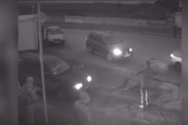 Терористи обстріляли КПП 'Мар'їнка' з мирним населенням: відеофакт