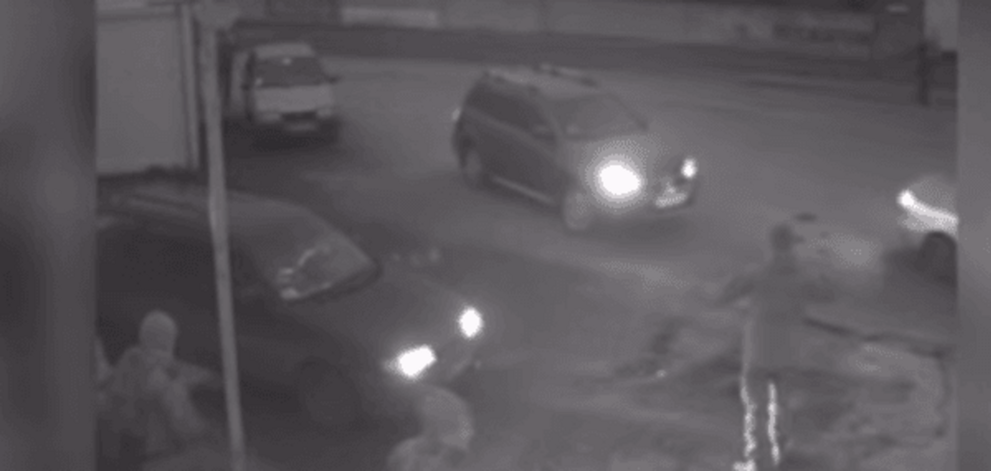 Террористы обстреляли КПП 'Марьинка' с мирным населением: видеофакт