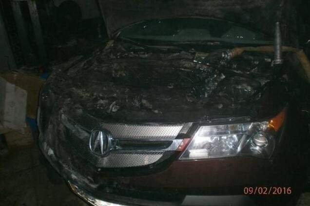 Пожар на СТО в Киеве: сгорел автомобиль