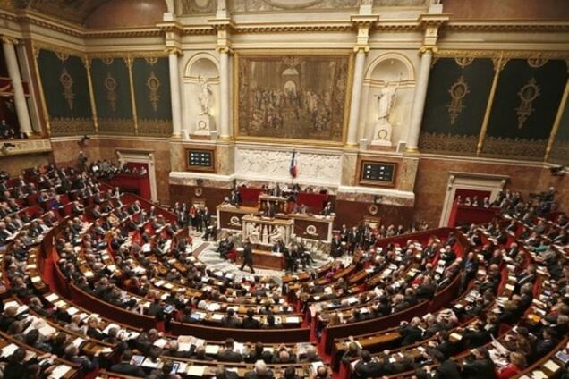 Україні на замітку: парламент у Франції схвалив позбавлення громадянства за тероризм