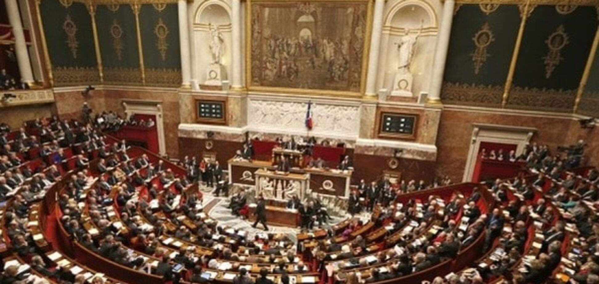 Україні на замітку: парламент у Франції схвалив позбавлення громадянства за тероризм