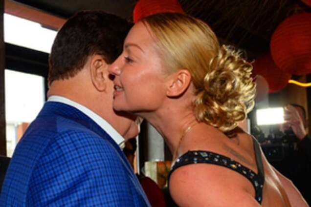 40-летняя Волочкова оголила обвисшую грудь перед Кобзоном