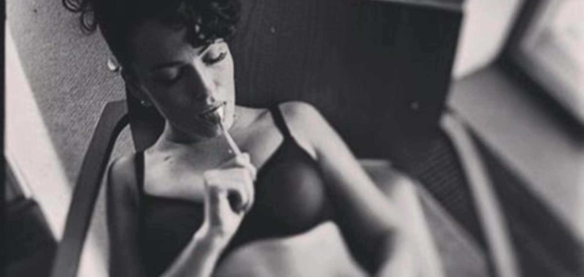 Роковая женщина: Астафьева взбудоражила соцсети новыми снимками без белья