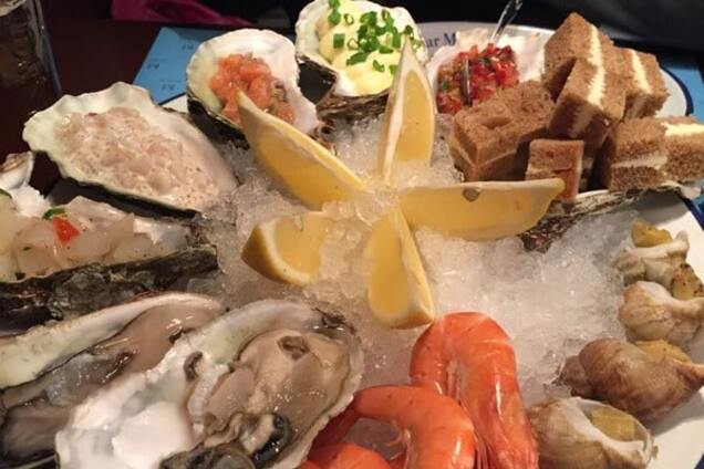 Устрицы с глистами: во львовском ресторане разразился скандал из-за 'деликатеса'