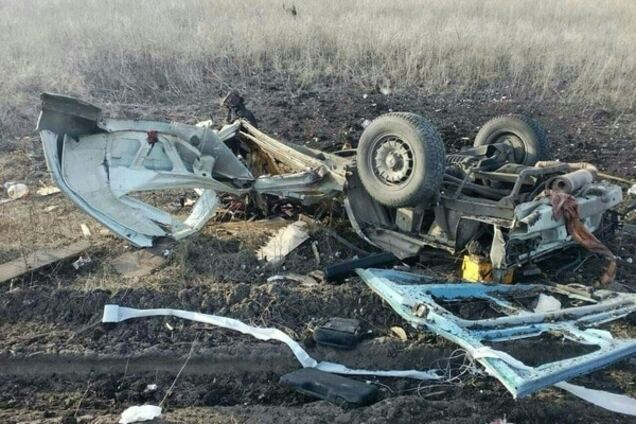 На Донбассе в 'серой зоне' подорвался автобус с мирными жителями: есть жертвы