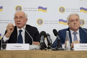 Николай Азаров и Владимир Олийнык
