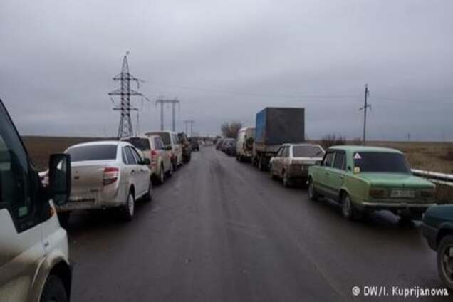 Вибух мікроавтобуса біля КП 'Мар'їнка': троє людей загинули