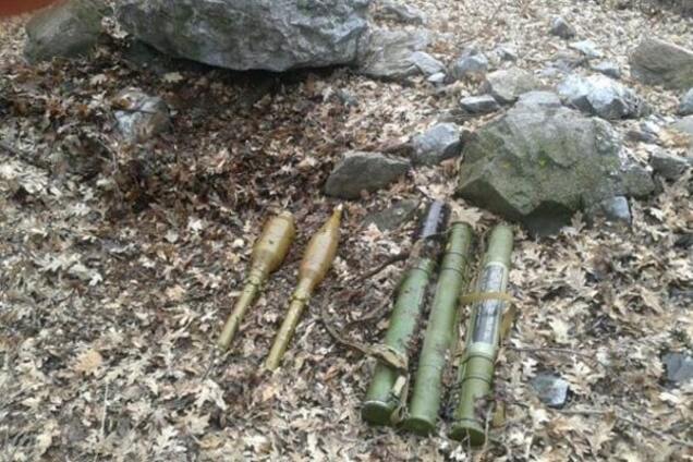 СБУ нашли на Донетчине тайный арсенал террористов: фотофакт