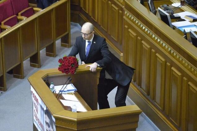 Яценюк об отчете правительства: надеюсь, в этот раз обойдется без цветов