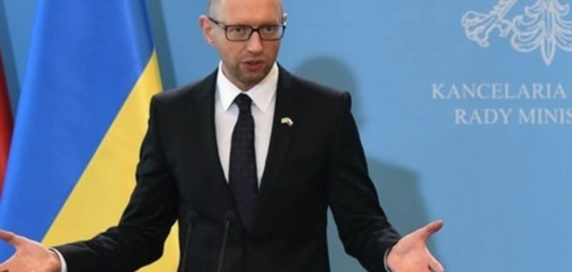 Проклятий транш: економіст розповів, куди заведе Україну урядова криза