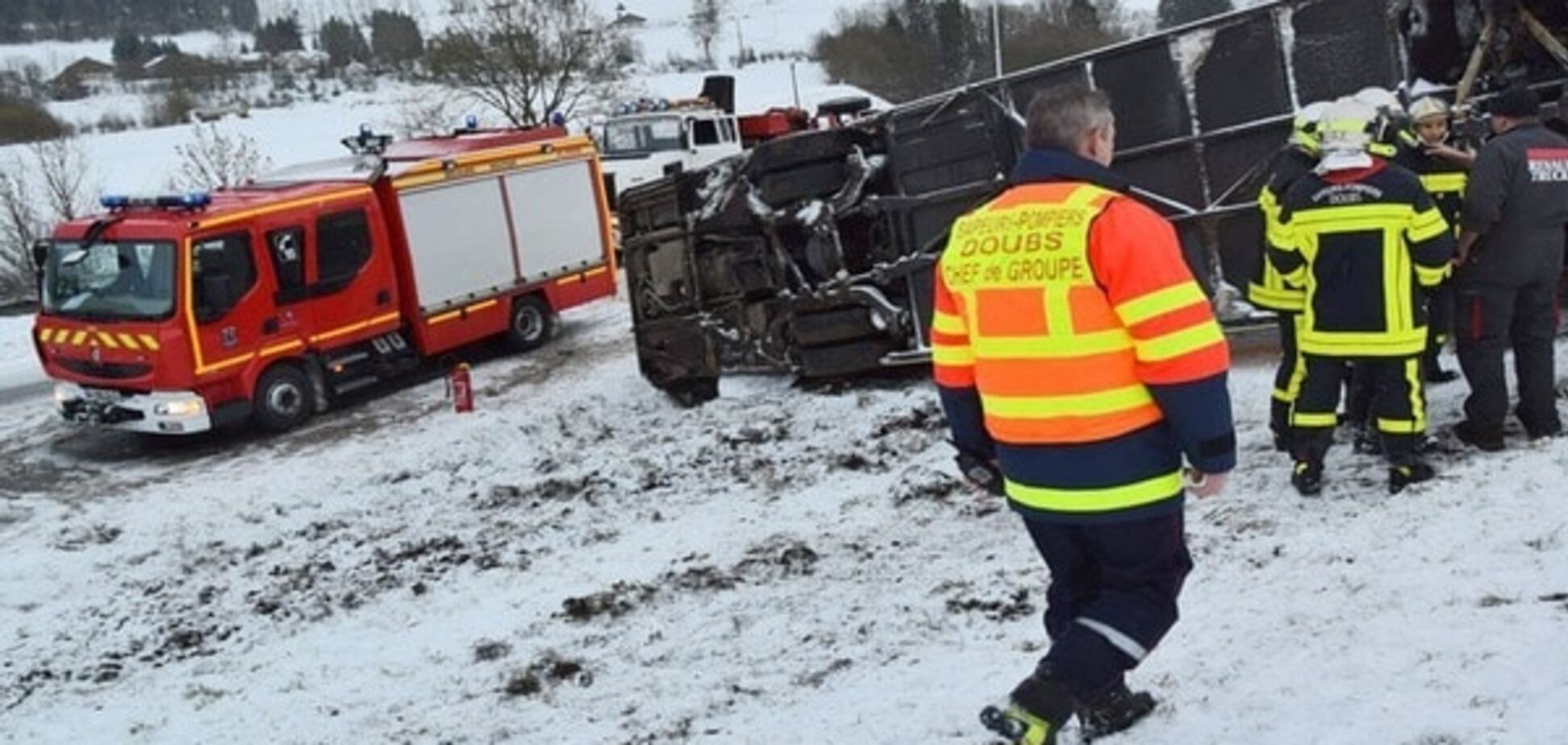 Погибли дети: во Франции школьный автобус столкнулся с грузовиком. Фото ЧП