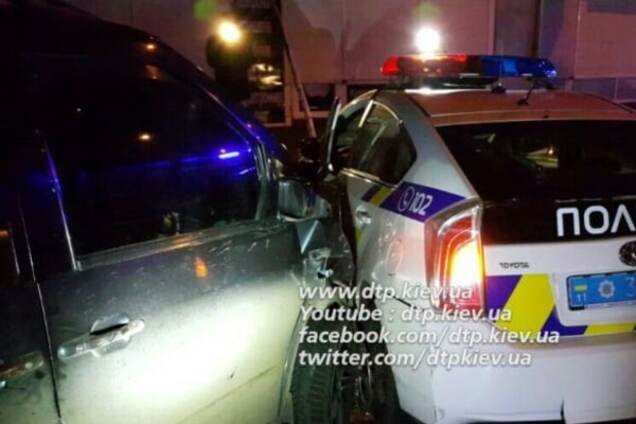 В Киеве полицейские попали в тяжелое ДТП, нарушив правила: опубликованы фото и видео