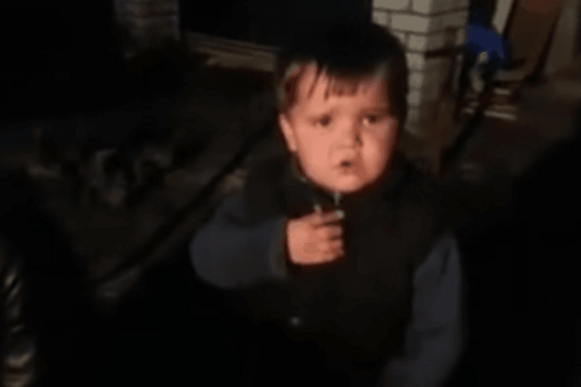 Патриот с пеленок: маленький казак завоевал сердца исполнением гимна. Видеофакт