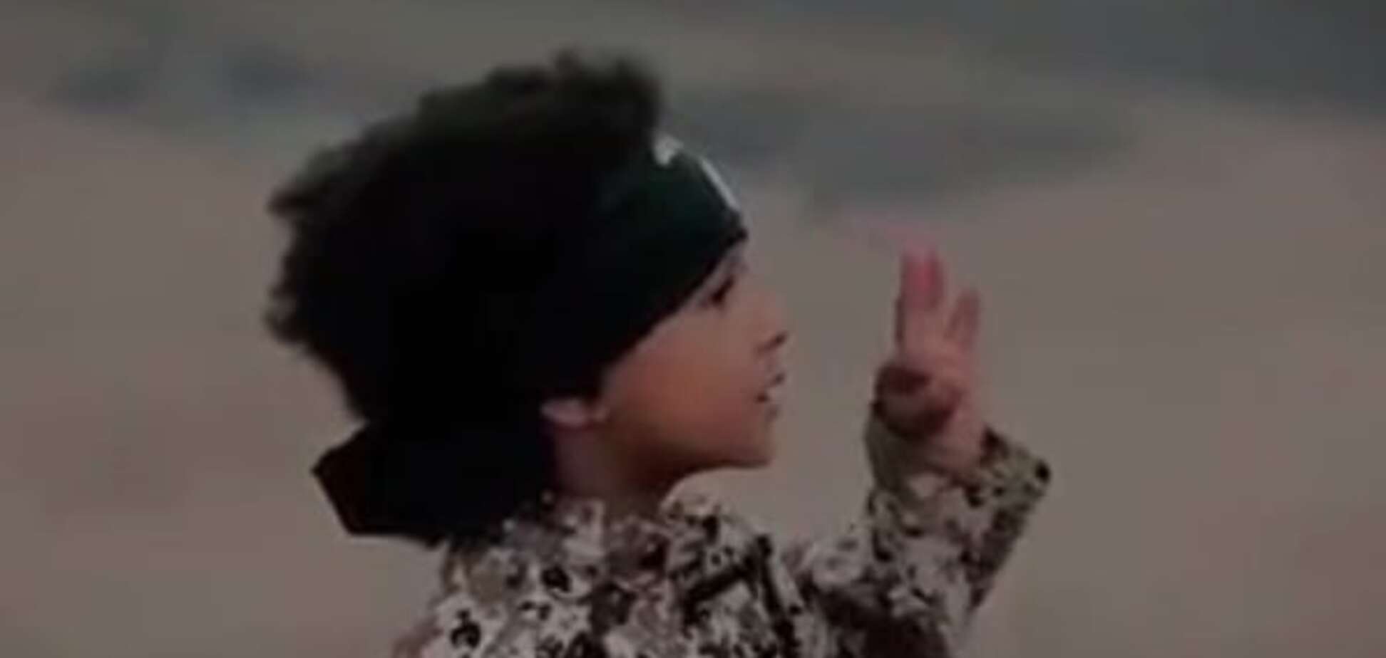 'Джихади джуниор': ИГИЛ опубликовало видео казни заложников 4-летним палачом