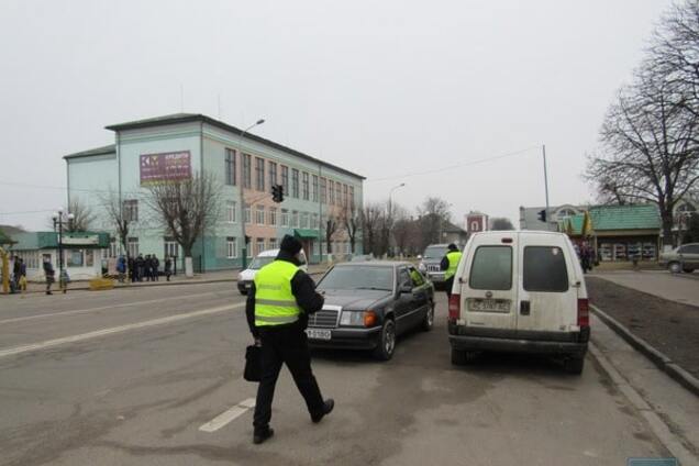 На Волыне полиция наказала депутатов-'героев парковки' во время сессии горсовета: фото и видеофакт