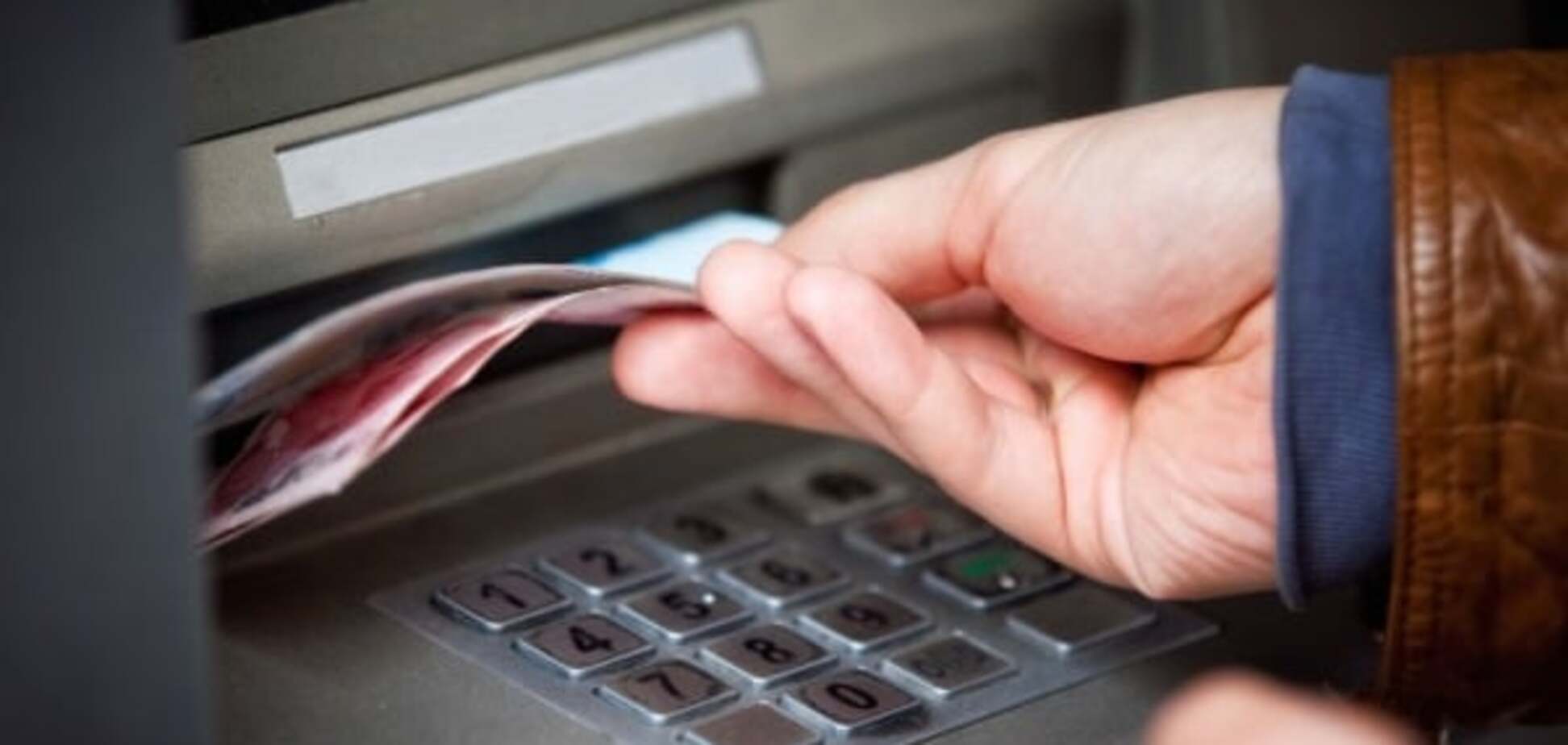 Берегитесь тонированного 'Опеля': киевлянка рассказала, как могут ограбить возле банкомата