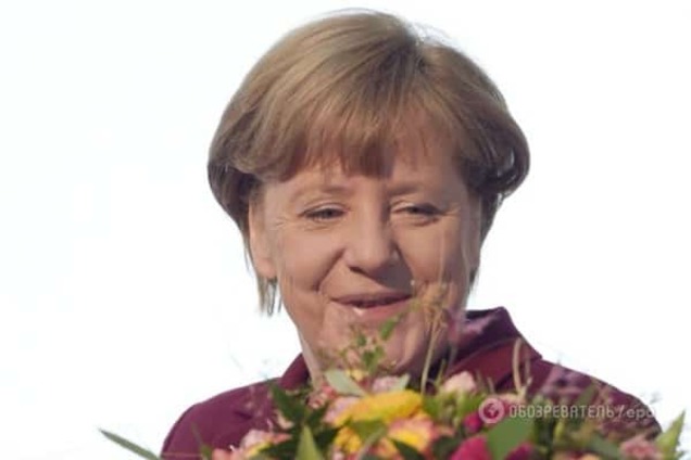 Меркель подарили цветы ко дню Святого Валентина: эмоциональное фото