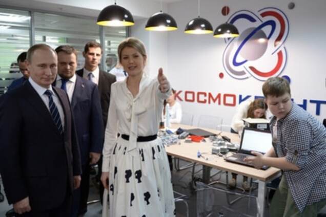 Ноу-хау: дети продемонстрировали Путину тараканов-киборгов