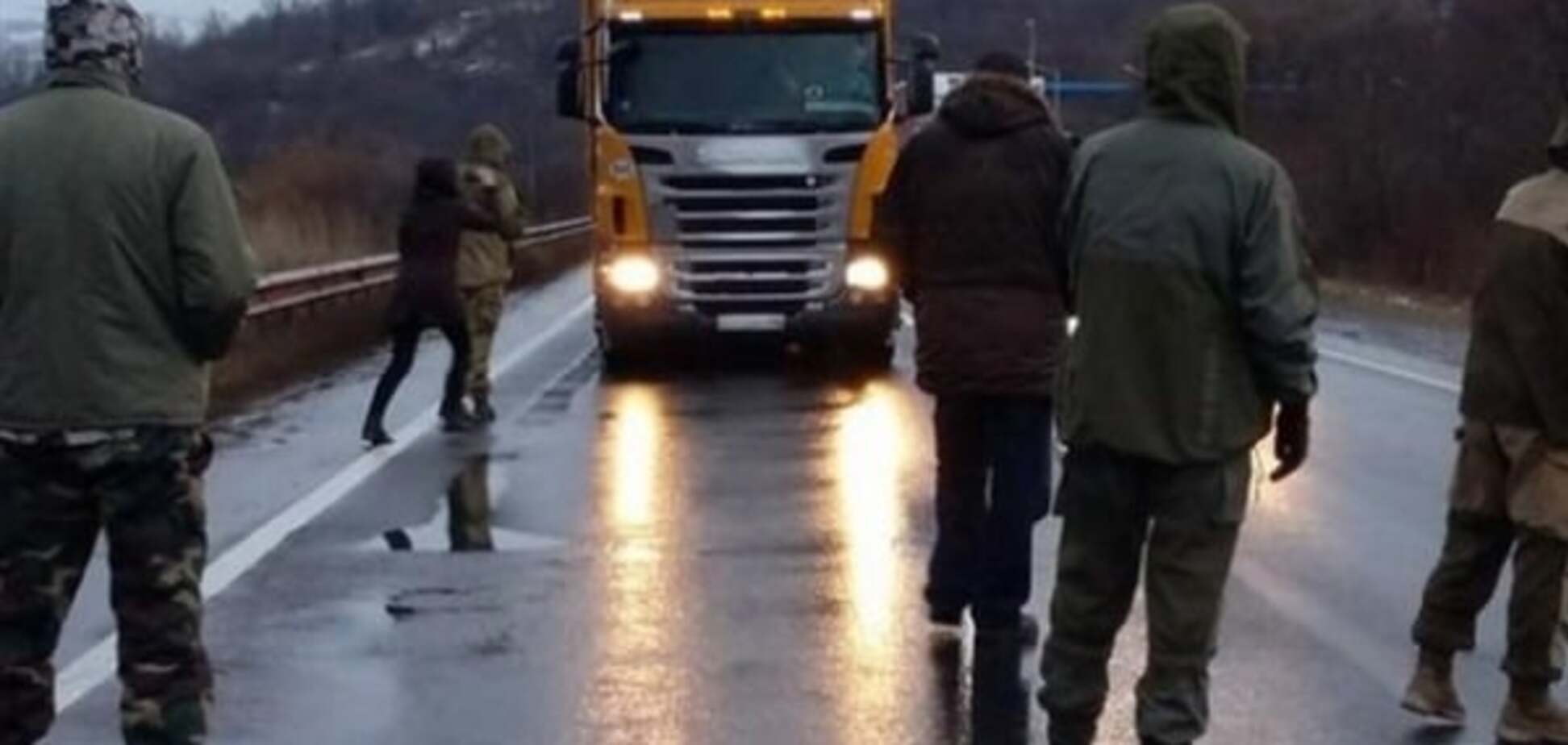 Активісти Волині заблокували транзит: російські фури їдуть з георгіївськими стрічками