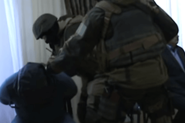 І голову в мішок: у 'ЛНР' розповіли подробиці арешту 'міністра ЖКГ'. Відеофакт