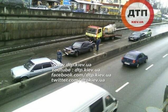 Масштабное ДТП в Киеве: на Севастопольской столкнулись несколько машин