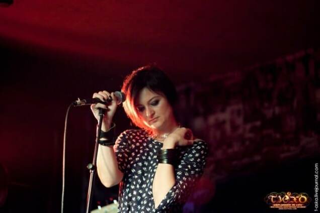 'Мама, ты не преступник': известная певица написала маме в СИЗО