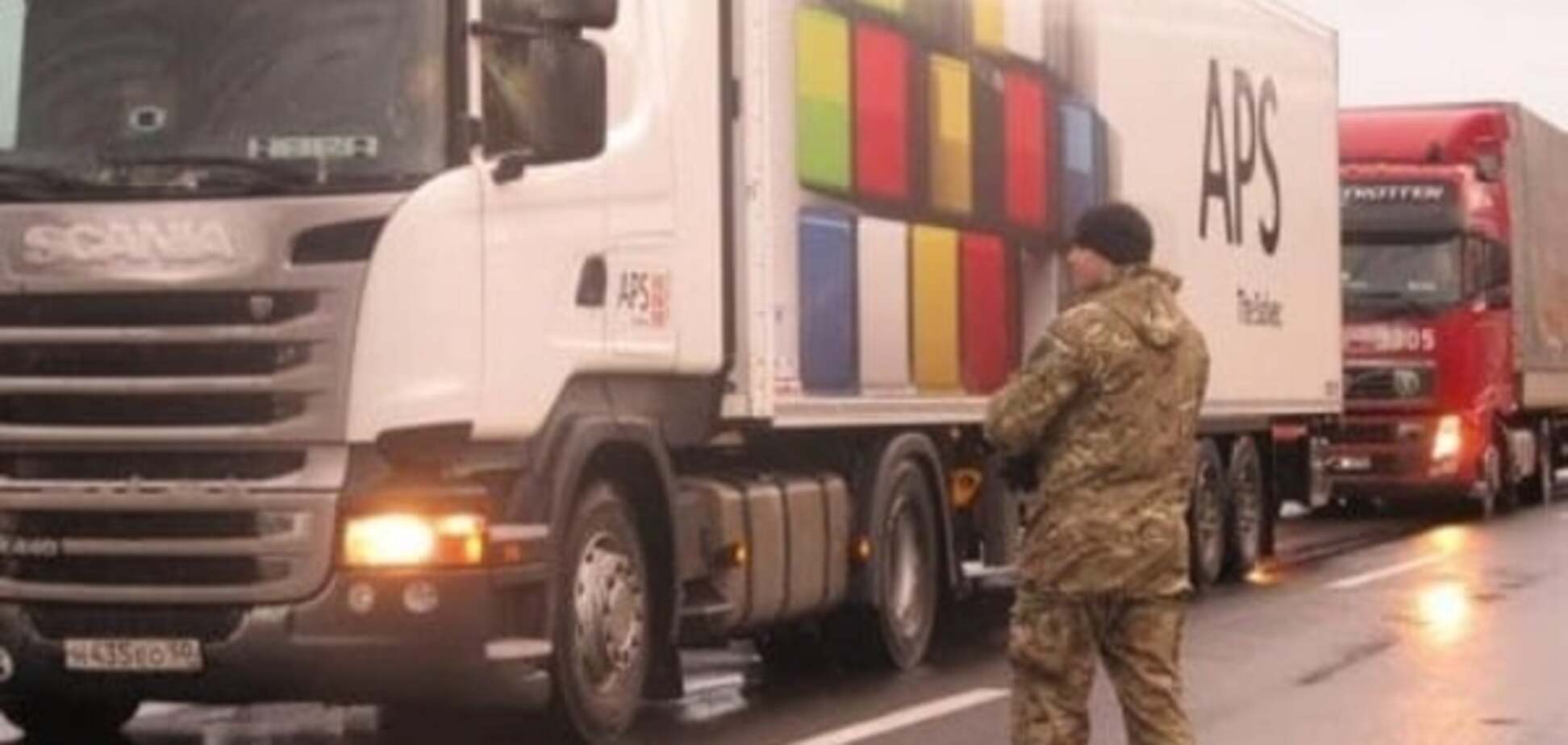 Блокада на Закарпатье: активисты дали дорогу российским фурам