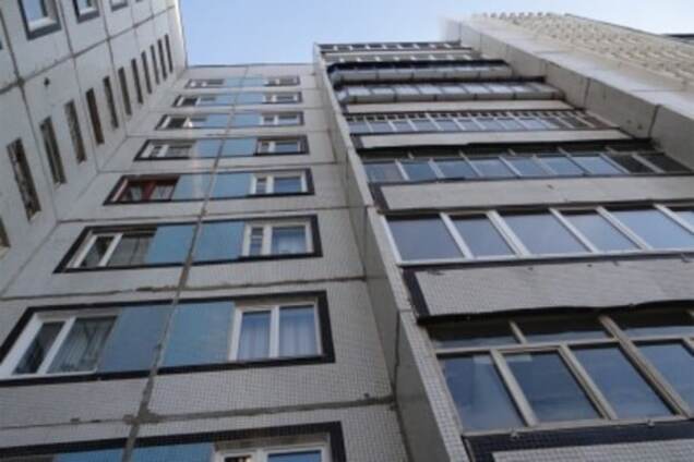В Киеве жительница Донецка выпала с девятого этажа