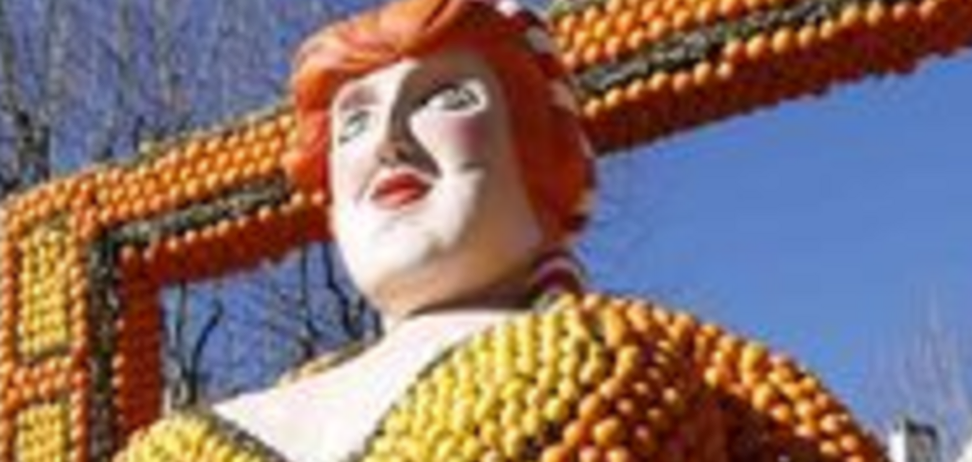 Цитрусовая феерия: во Франции создали гигантские статуи из фруктов