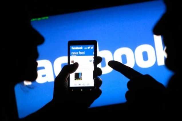 Берегите детей: Facebook наводнили секретные группы педофилов