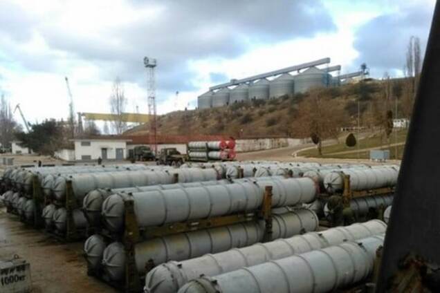 В Крыму обнаружено большое скопление ракет к зенитным комплексам 'С-300': опубликованы фото