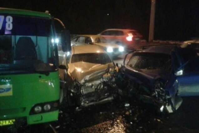 В Харькове произошло тройное ДТП с участием маршрутки: есть раненые