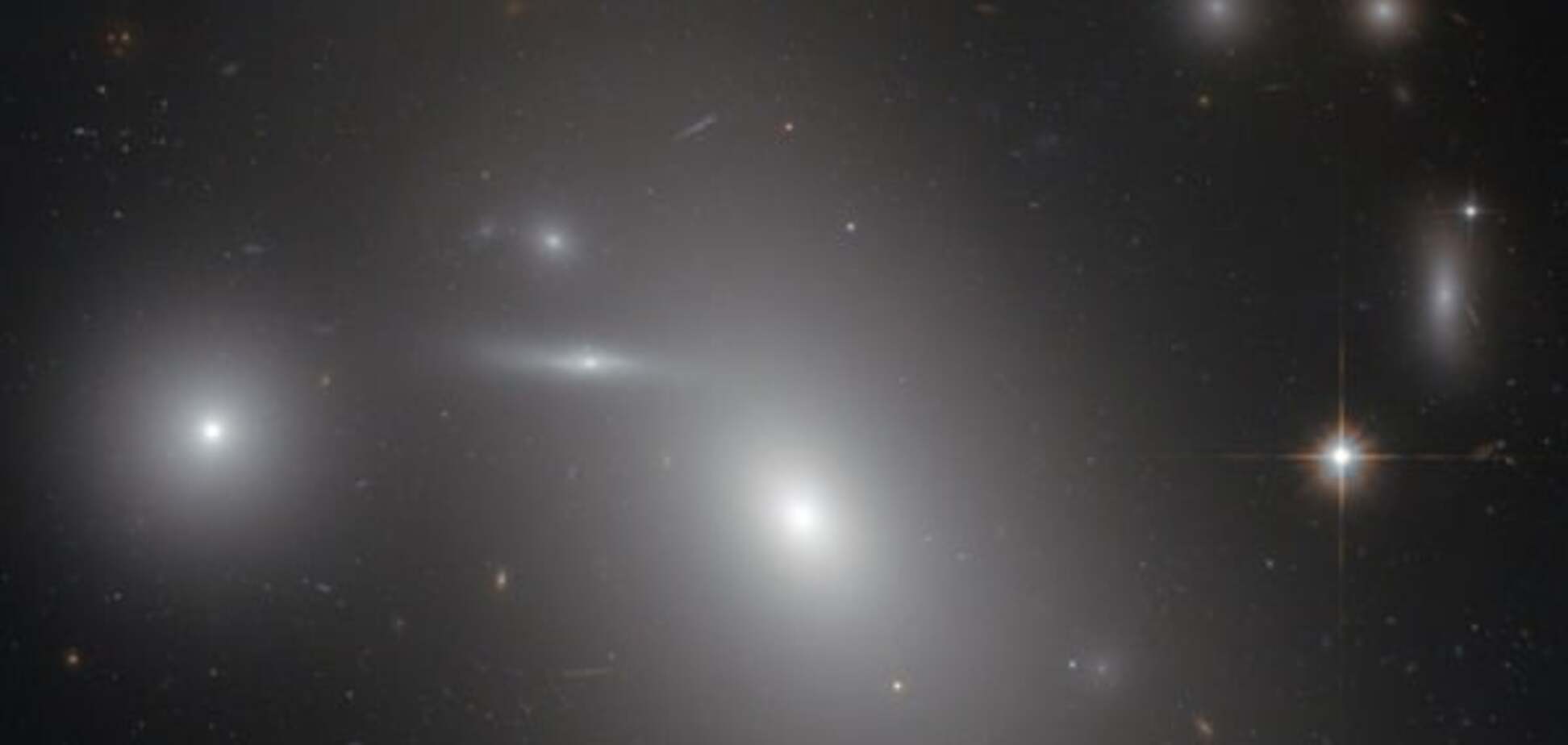 Астрономы показали фото крупнейшей черной дыры во Вселенной