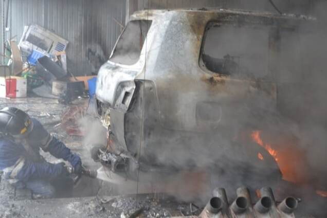 В Одесі сталася пожежа на СТО: є постраждалі