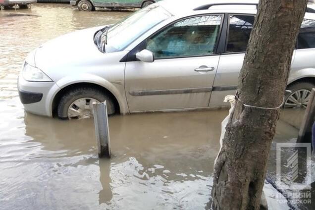 Все на плаву: в Одессе из-за аварии затопило улицы. Опубликованы фото