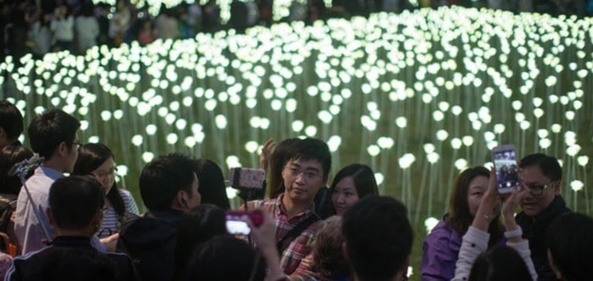 В Гонконге в День св. Валентина зажгли тысячи светодиодных роз: волшебные фото