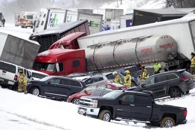 В США столкнулись более полусотни машин: есть жертвы. Фотофакт