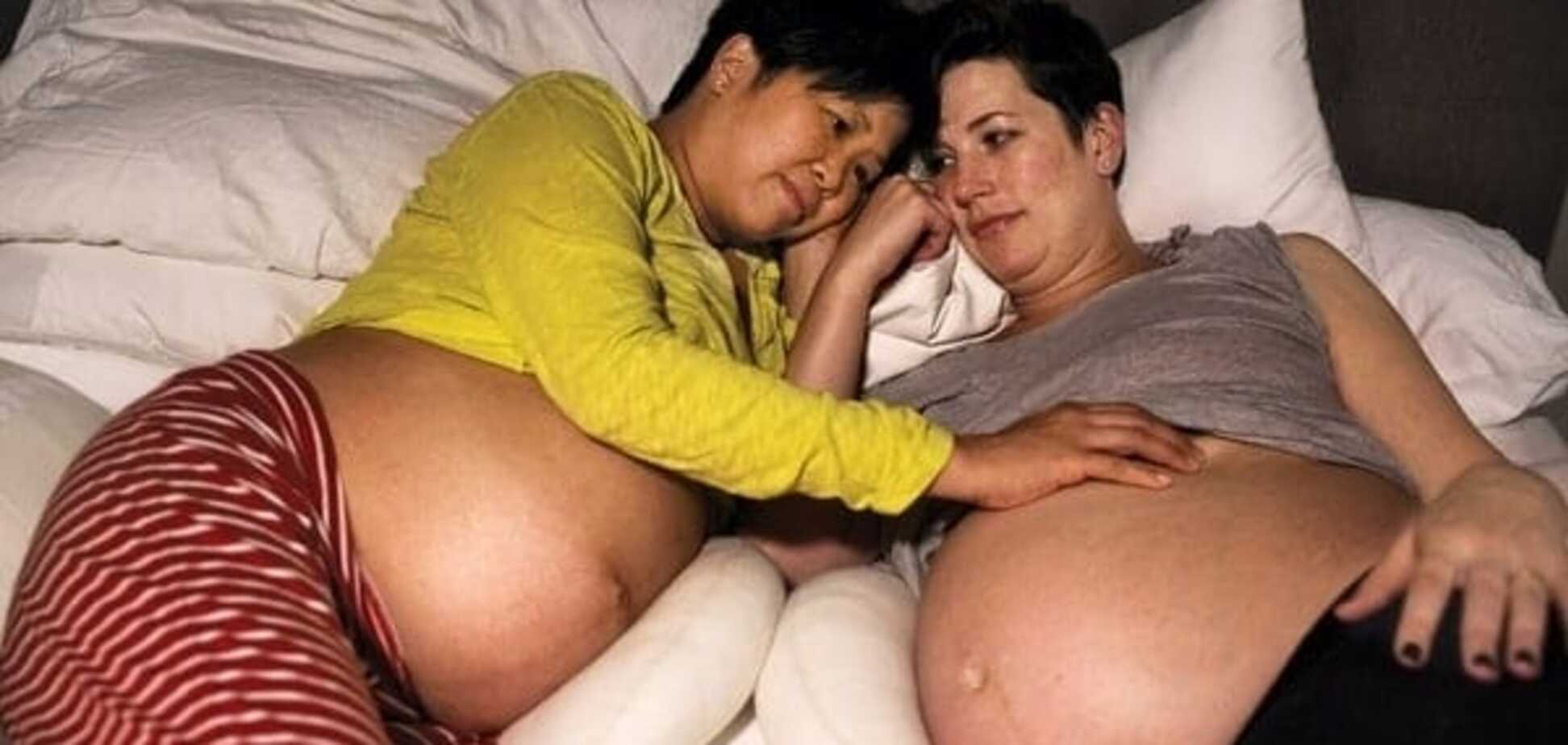 В гей-паре партнерши забеременели одновременно и родили с разницей в четыре дня (фото)