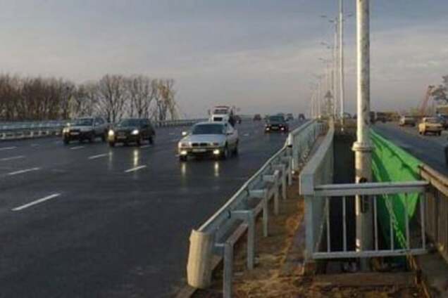 У Києві поліція відрадила вагітну дівчину стрибати з моста