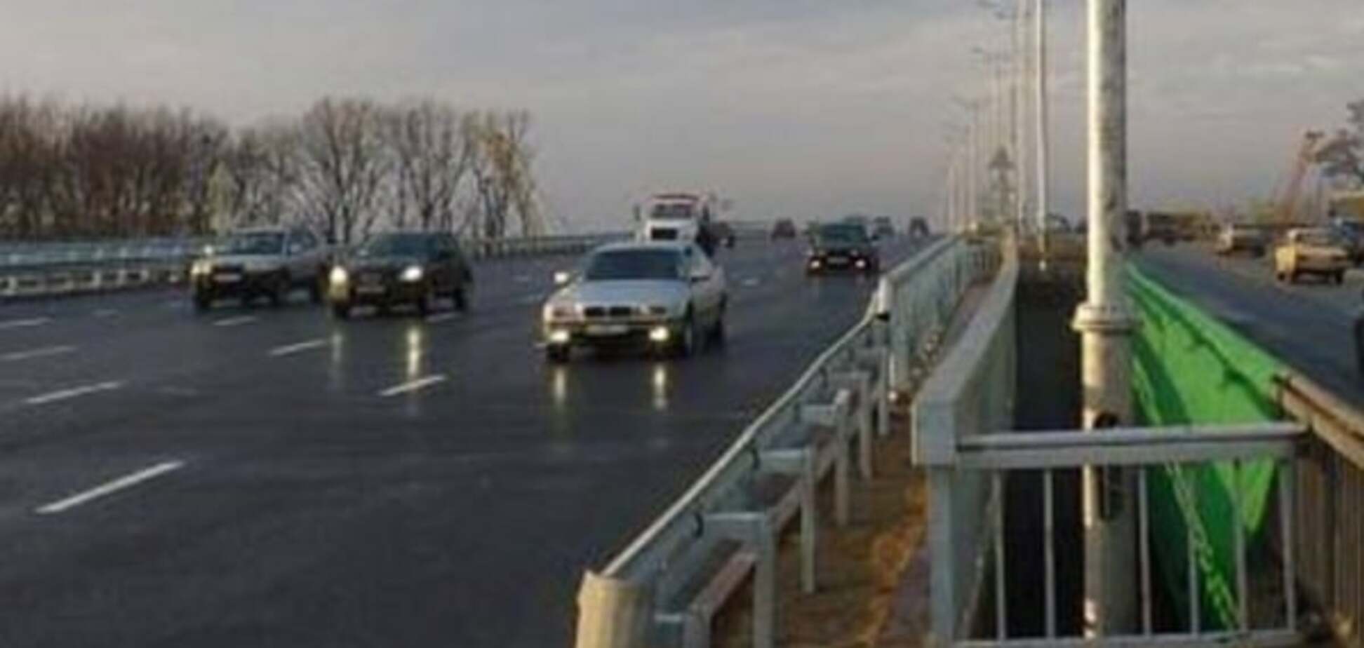 В Киеве полиция отговорила беременную девушку прыгнуть с моста