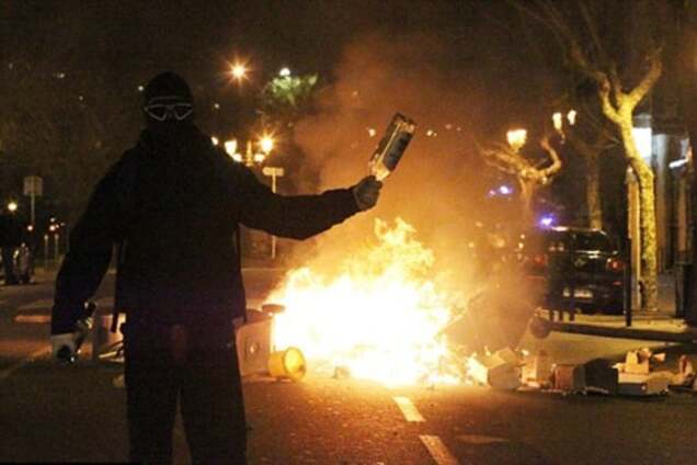 'Підготовка' до Євро-2016. У Франції фанати закидали поліцію коктейлями Молотова: фото свавілля