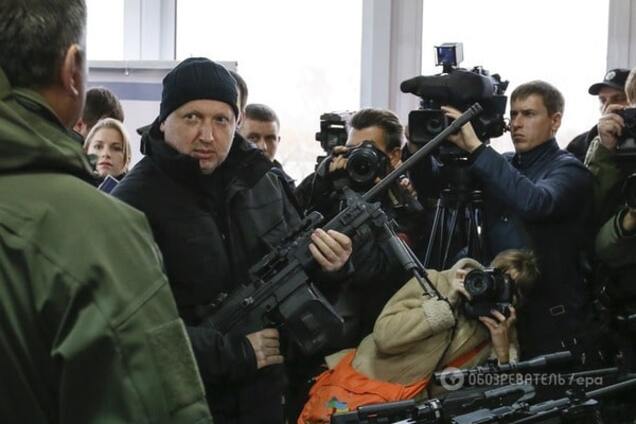 Турчинов пообещал Кремлю 'бурю', если Россия не уберется из Крыма и Донбасса