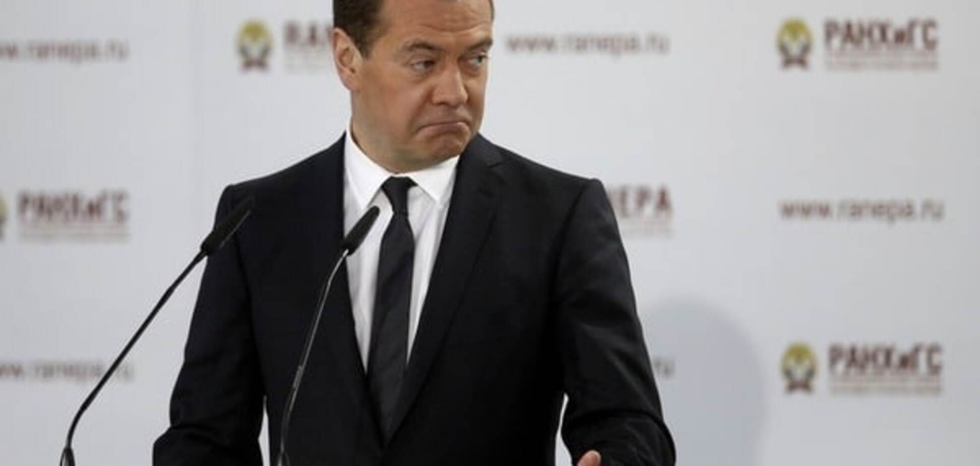 Медведев признал силу Запада и отказался просить об отмене санкций