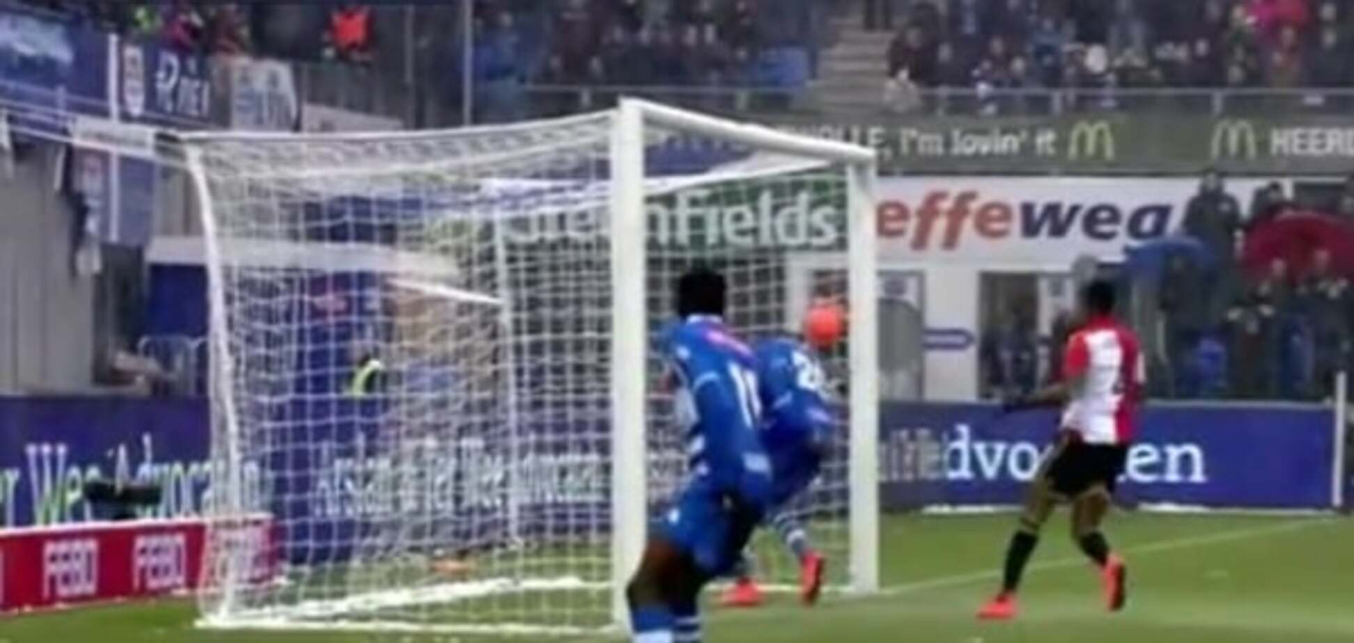 Фейл століття. Голландський футболіст не влучив з лінії воріт: курйозне відео
