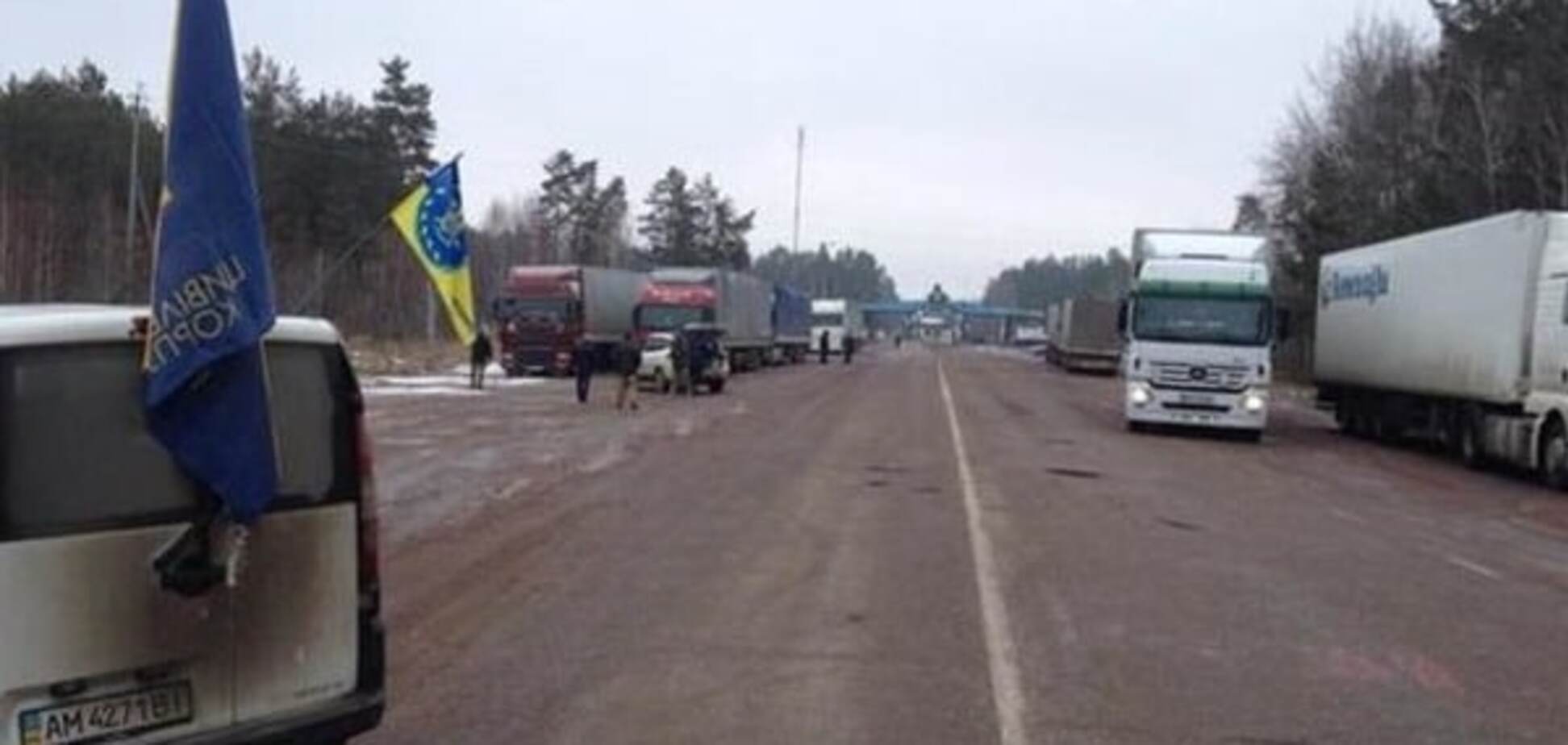 Україна офіційно призупинила транзит російських вантажівок