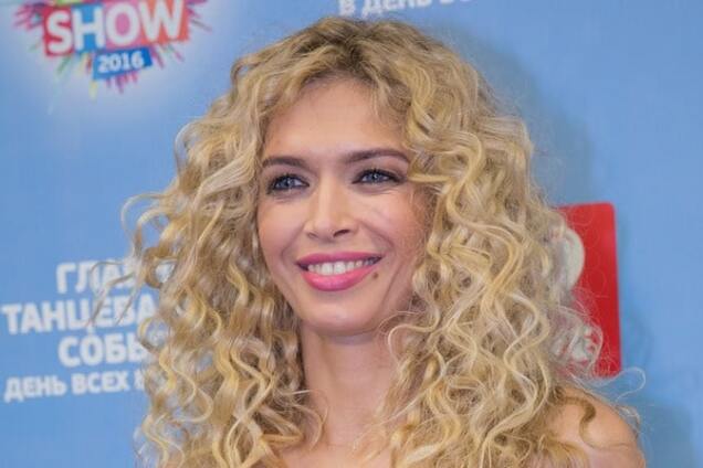 Неужели беременна: наряд Брежневой на концерте в Москве взбудоражил поклонников