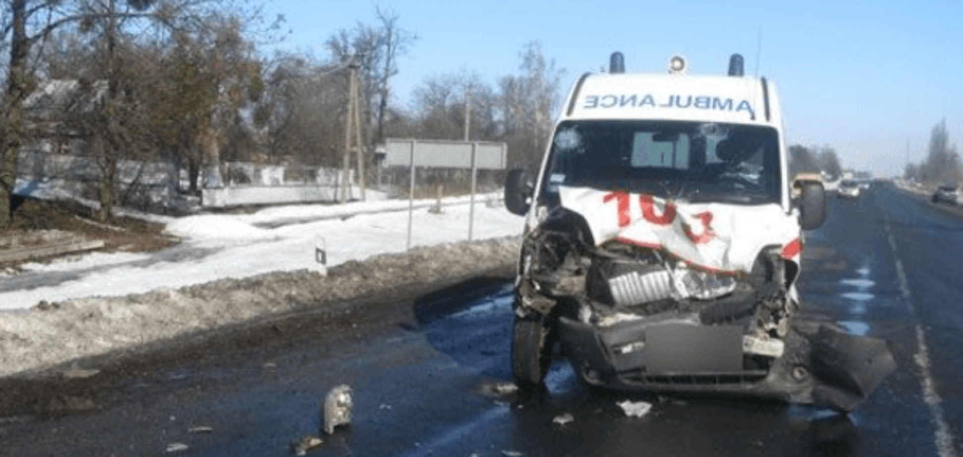 На Полтавщине 'скорая' переехала выжившего в ДТП водителя: опубликованы фото