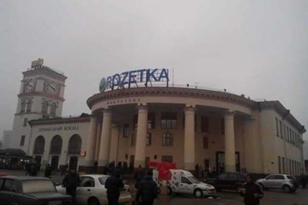 За справедливость: заместитель Кличко хотел спилить скандальную рекламу на 'Вокзальной'
