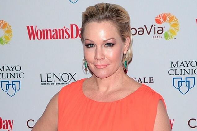 Звезда сериала 'Беверли-Хиллс' шокировала неудачной пластикой