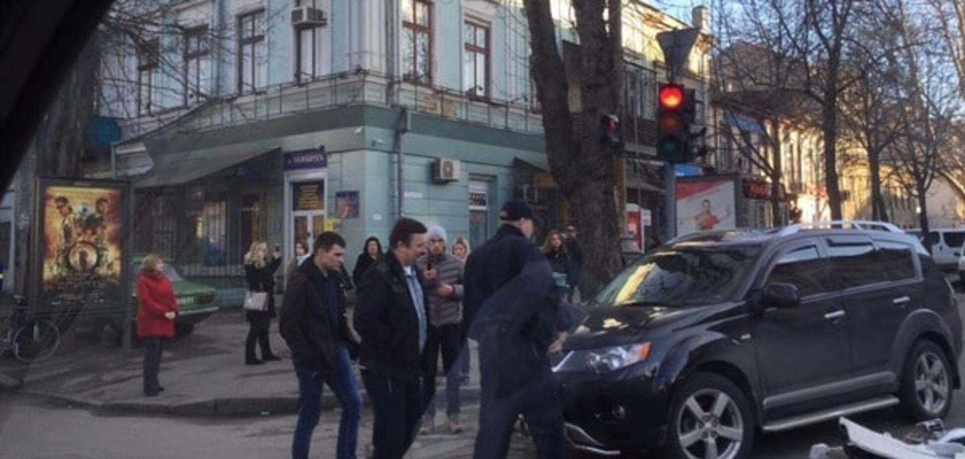 В Одесі поліцейські 'влетіли' в машину із дитиною: фотофакт